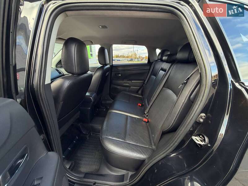 Позашляховик / Кросовер Mitsubishi Outlander Sport 2016 в Кривому Розі