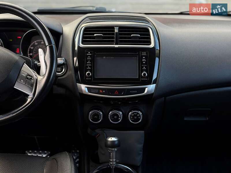 Позашляховик / Кросовер Mitsubishi Outlander Sport 2016 в Кривому Розі