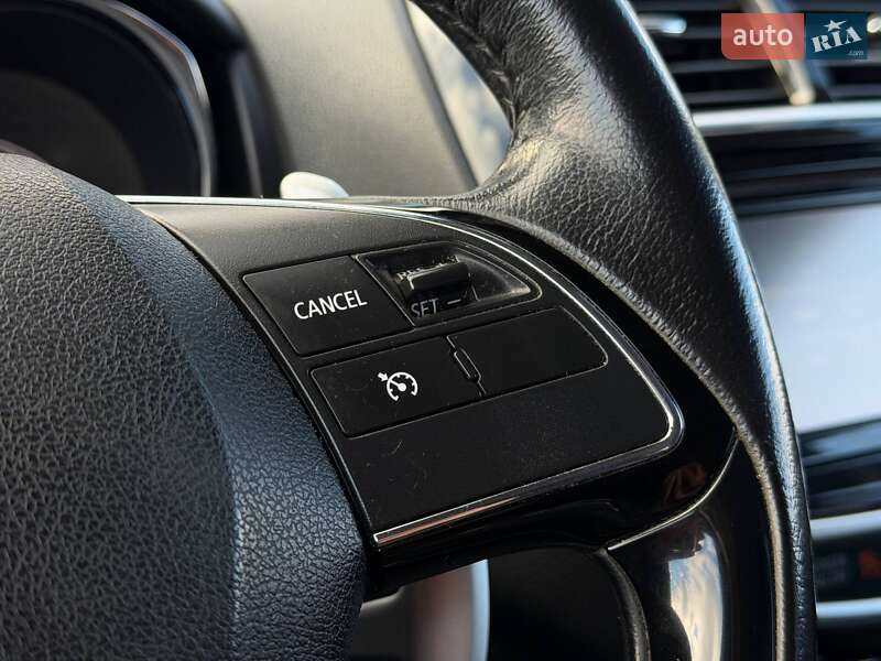 Позашляховик / Кросовер Mitsubishi Outlander Sport 2016 в Кривому Розі