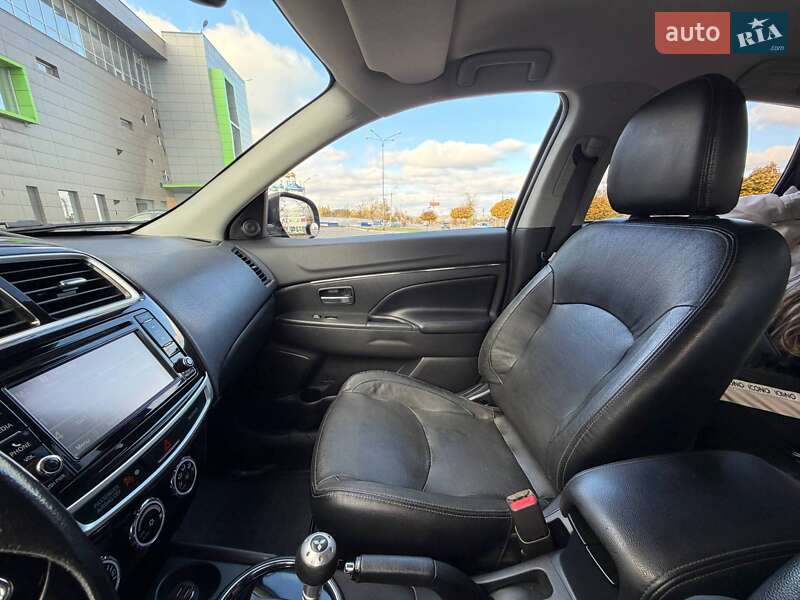 Позашляховик / Кросовер Mitsubishi Outlander Sport 2016 в Кривому Розі