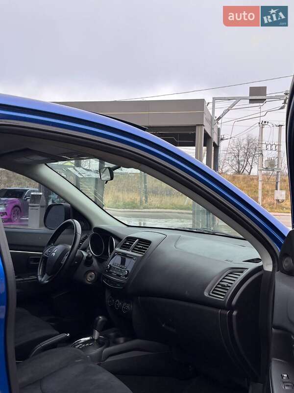 Внедорожник / Кроссовер Mitsubishi Outlander Sport 2015 в Львове