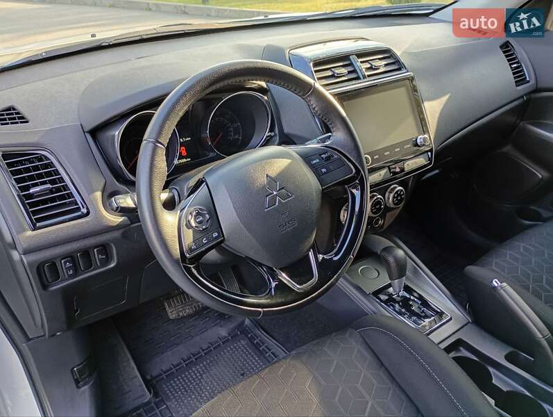 Внедорожник / Кроссовер Mitsubishi Outlander Sport 2020 в Харькове