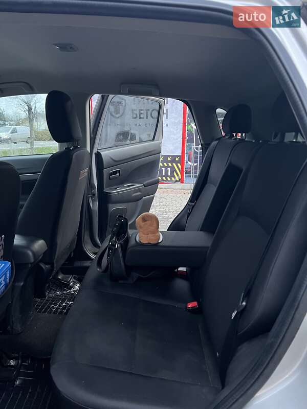 Внедорожник / Кроссовер Mitsubishi Outlander Sport 2014 в Ивано-Франковске