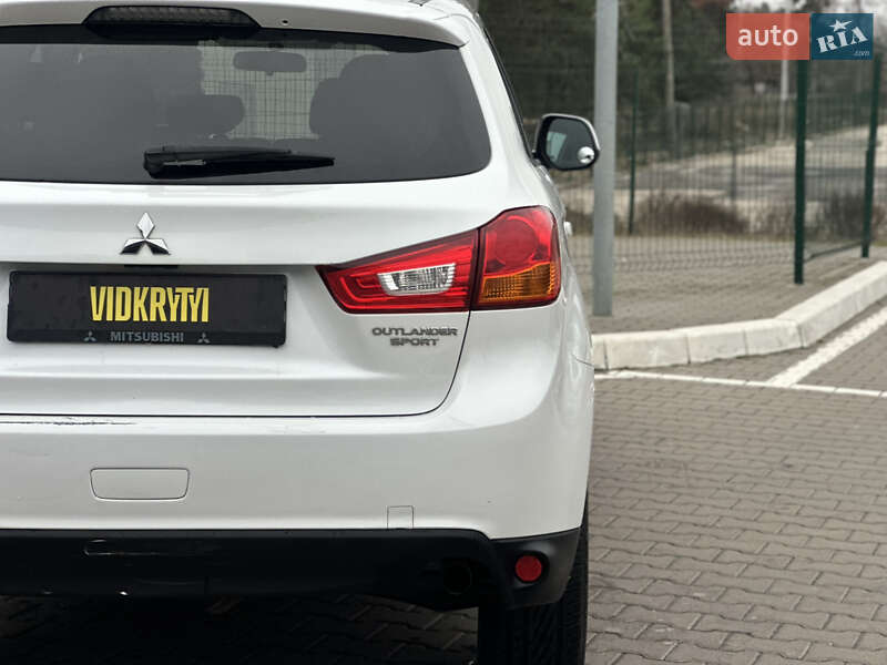 Внедорожник / Кроссовер Mitsubishi Outlander Sport 2015 в Киеве