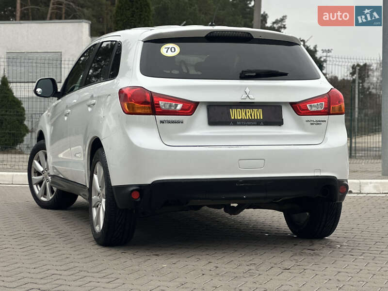 Внедорожник / Кроссовер Mitsubishi Outlander Sport 2015 в Киеве