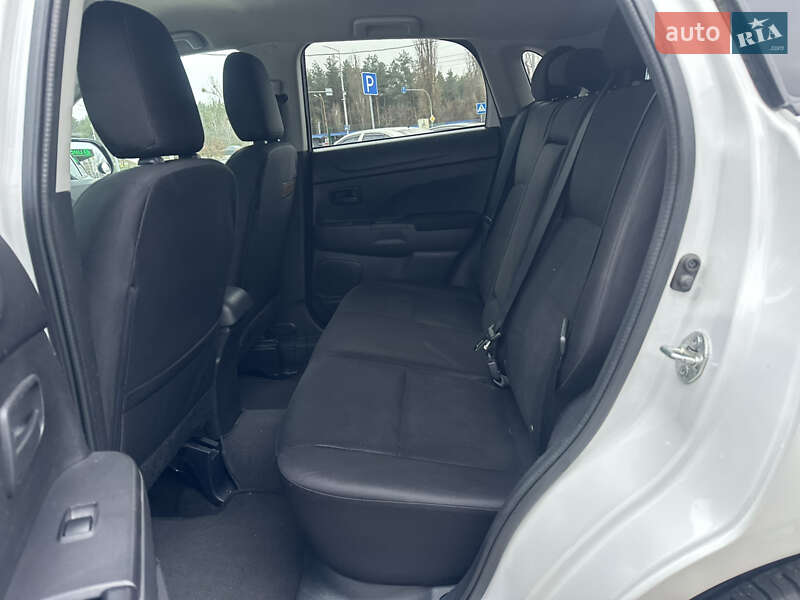 Внедорожник / Кроссовер Mitsubishi Outlander Sport 2015 в Киеве