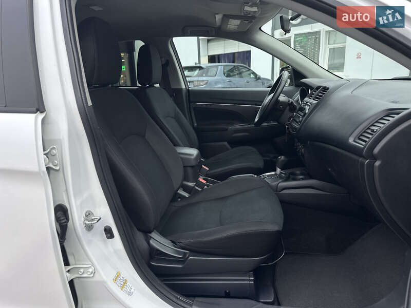 Внедорожник / Кроссовер Mitsubishi Outlander Sport 2015 в Киеве