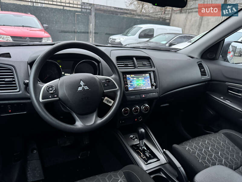 Внедорожник / Кроссовер Mitsubishi Outlander Sport 2023 в Запорожье