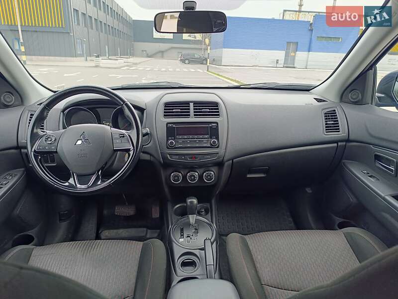 Внедорожник / Кроссовер Mitsubishi Outlander Sport 2017 в Киеве