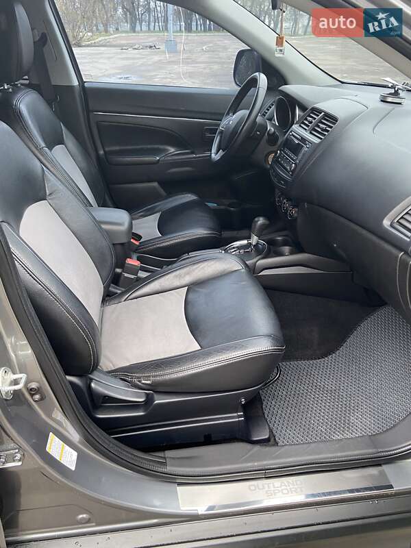 Внедорожник / Кроссовер Mitsubishi Outlander Sport 2015 в Николаеве фото 12 Внедорожник / Кроссовер Mitsubishi Outlander Sport 2015 в Николаеве