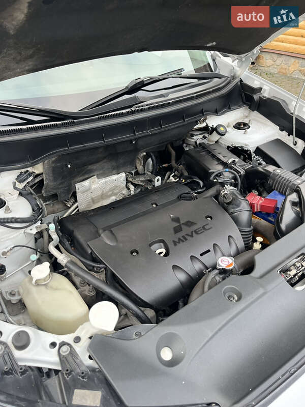 Внедорожник / Кроссовер Mitsubishi Outlander Sport 2015 в Умани