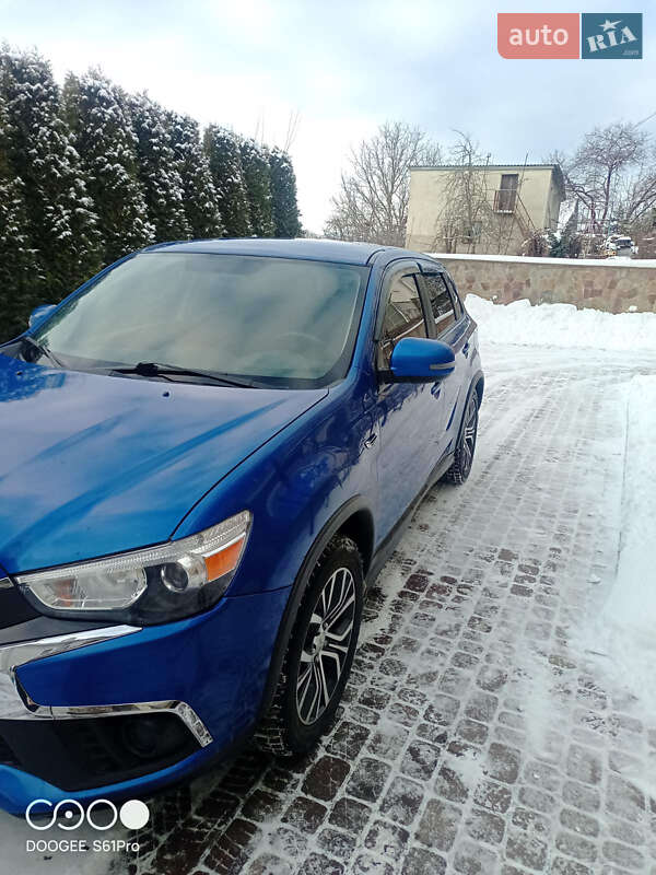 Внедорожник / Кроссовер Mitsubishi Outlander Sport 2018 в Тернополе