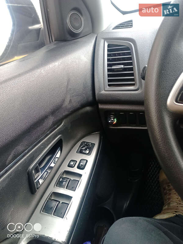 Внедорожник / Кроссовер Mitsubishi Outlander Sport 2018 в Тернополе