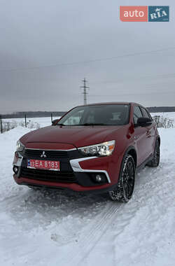 Внедорожник / Кроссовер Mitsubishi Outlander Sport 2017 в Львове
