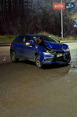 Внедорожник / Кроссовер Mitsubishi Outlander Sport 2019 в Киеве