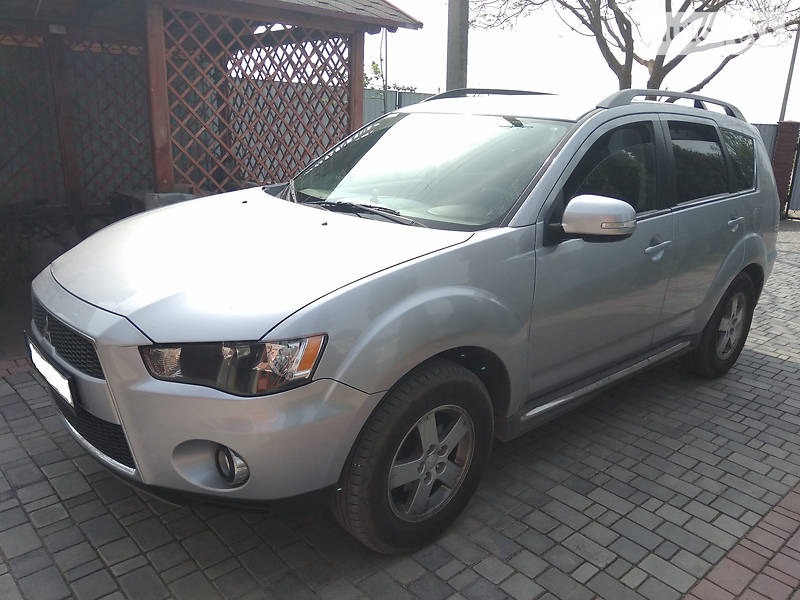 Mitsubishi Outlander XL 2011 года