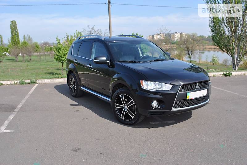 Mitsubishi Outlander XL 2010 года