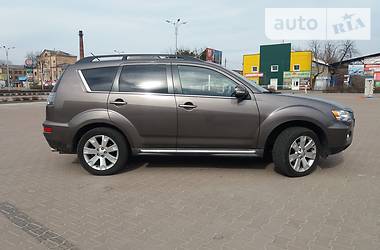 Внедорожник / Кроссовер Mitsubishi Outlander XL 2011 в Житомире