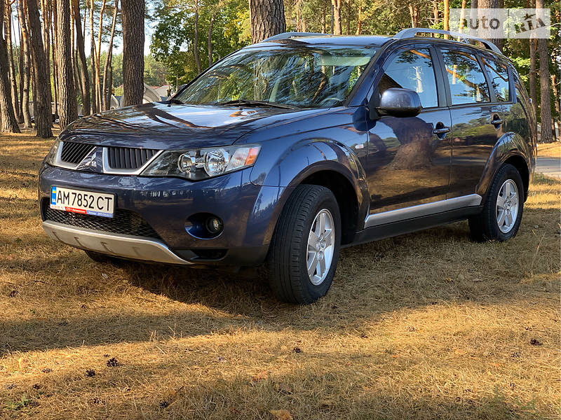 Позашляховик / Кросовер Mitsubishi Outlander XL 2009 в Житомирі