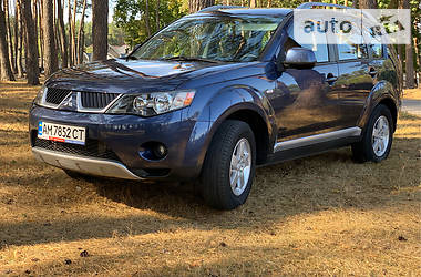 Позашляховик / Кросовер Mitsubishi Outlander XL 2009 в 
