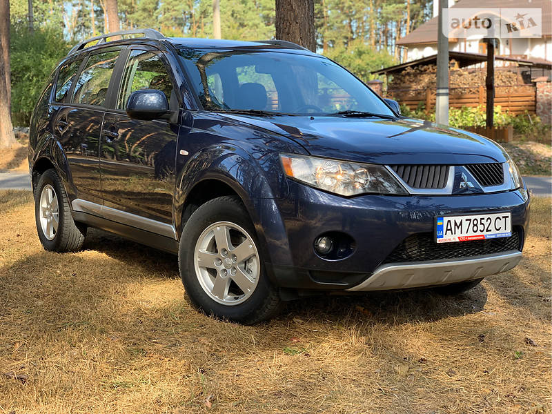 Позашляховик / Кросовер Mitsubishi Outlander XL 2009 в Житомирі