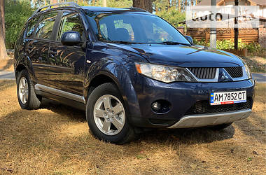 Позашляховик / Кросовер Mitsubishi Outlander XL 2009 в 
