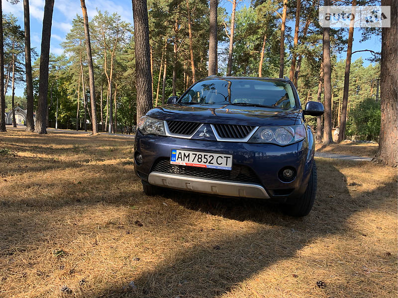 Позашляховик / Кросовер Mitsubishi Outlander XL 2009 в Житомирі