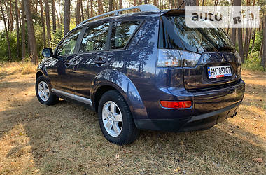Позашляховик / Кросовер Mitsubishi Outlander XL 2009 в 