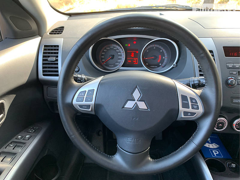 Позашляховик / Кросовер Mitsubishi Outlander XL 2009 в Житомирі