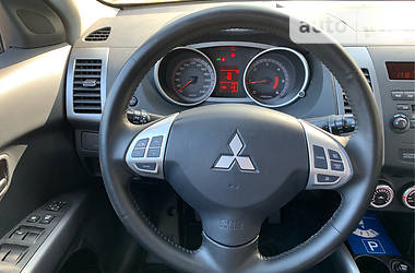 Позашляховик / Кросовер Mitsubishi Outlander XL 2009 в 
