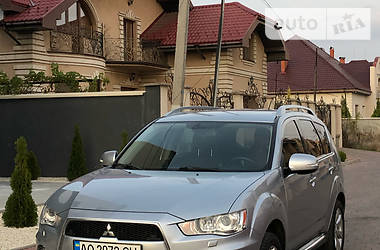 Внедорожник / Кроссовер Mitsubishi Outlander XL 2011 в Ужгороде