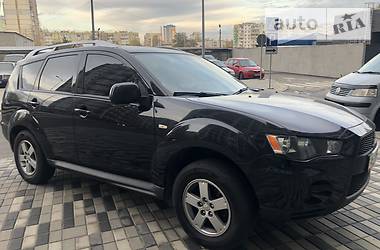 Позашляховик / Кросовер Mitsubishi Outlander XL 2010 в 