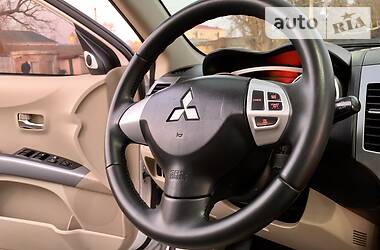 Позашляховик / Кросовер Mitsubishi Outlander XL 2008 в 