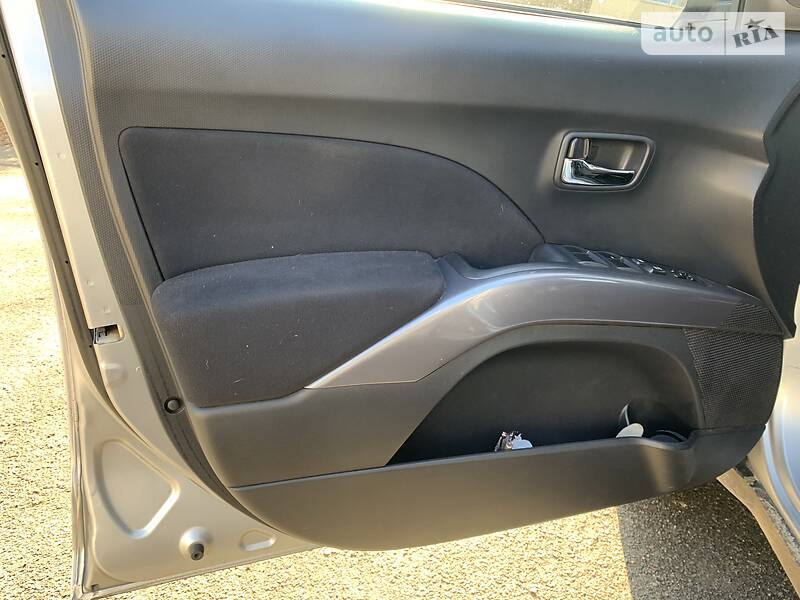 Позашляховик / Кросовер Mitsubishi Outlander XL 2007 в Дніпрі