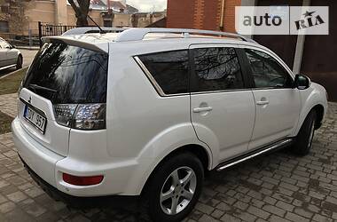 Позашляховик / Кросовер Mitsubishi Outlander XL 2010 в 