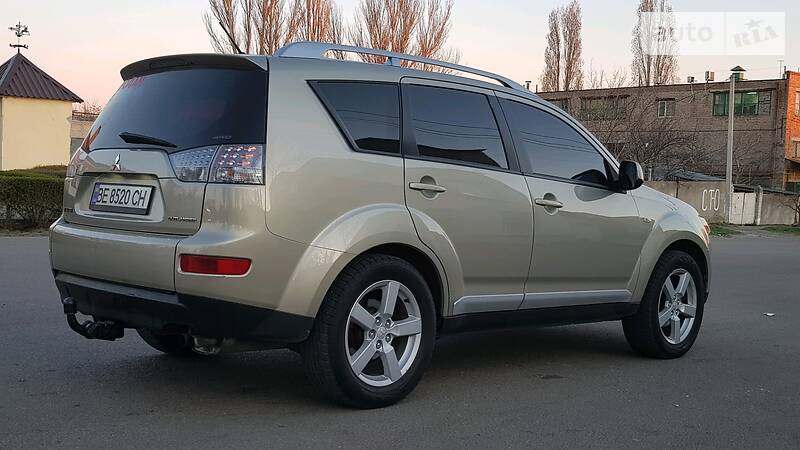 Позашляховик / Кросовер Mitsubishi Outlander XL 2007 в Миколаєві