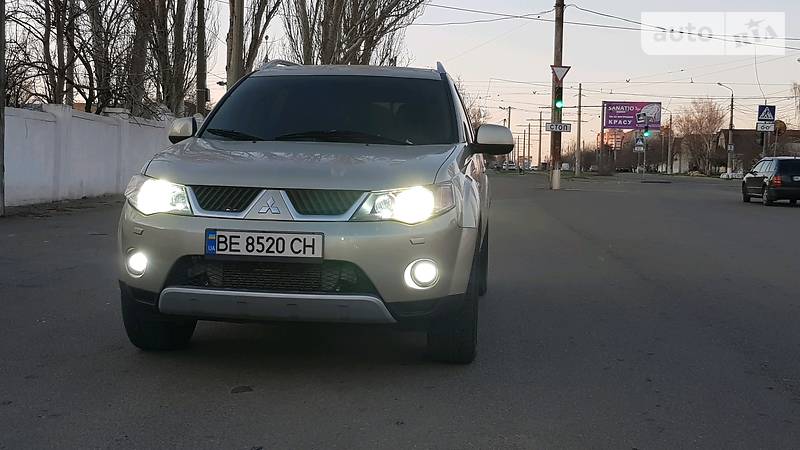 Позашляховик / Кросовер Mitsubishi Outlander XL 2007 в Миколаєві