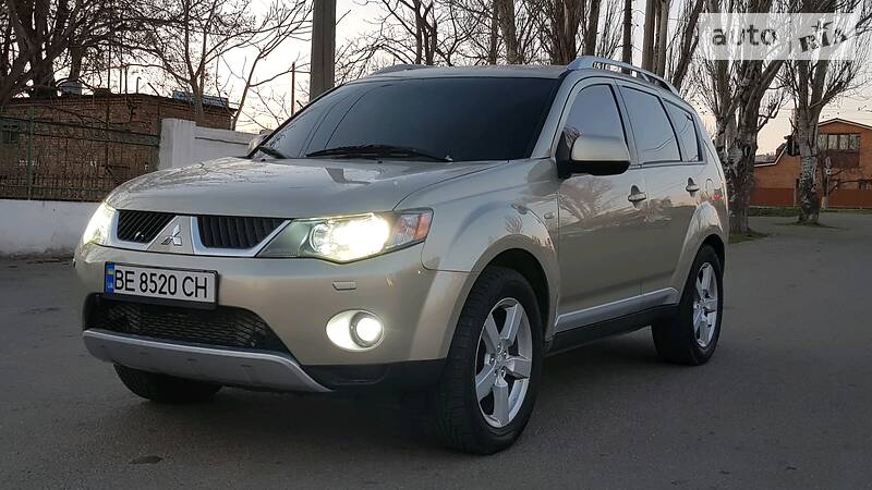 Позашляховик / Кросовер Mitsubishi Outlander XL 2007 в Миколаєві