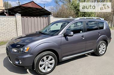 Позашляховик / Кросовер Mitsubishi Outlander XL 2010 в 