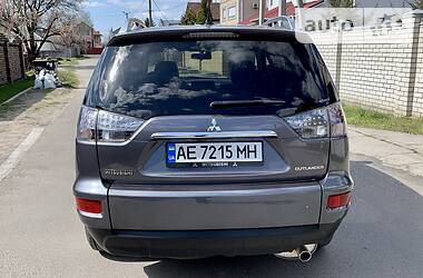 Позашляховик / Кросовер Mitsubishi Outlander XL 2010 в 