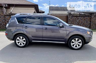 Позашляховик / Кросовер Mitsubishi Outlander XL 2010 в 