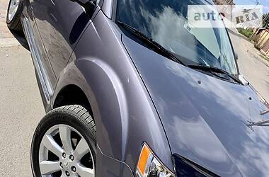 Позашляховик / Кросовер Mitsubishi Outlander XL 2010 в 