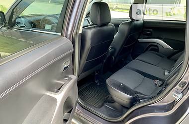 Позашляховик / Кросовер Mitsubishi Outlander XL 2010 в 
