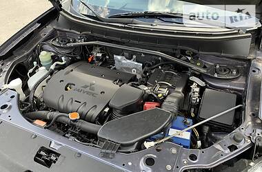Позашляховик / Кросовер Mitsubishi Outlander XL 2010 в 