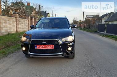 Внедорожник / Кроссовер Mitsubishi Outlander XL 2010 в 