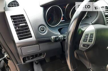 Внедорожник / Кроссовер Mitsubishi Outlander XL 2010 в 