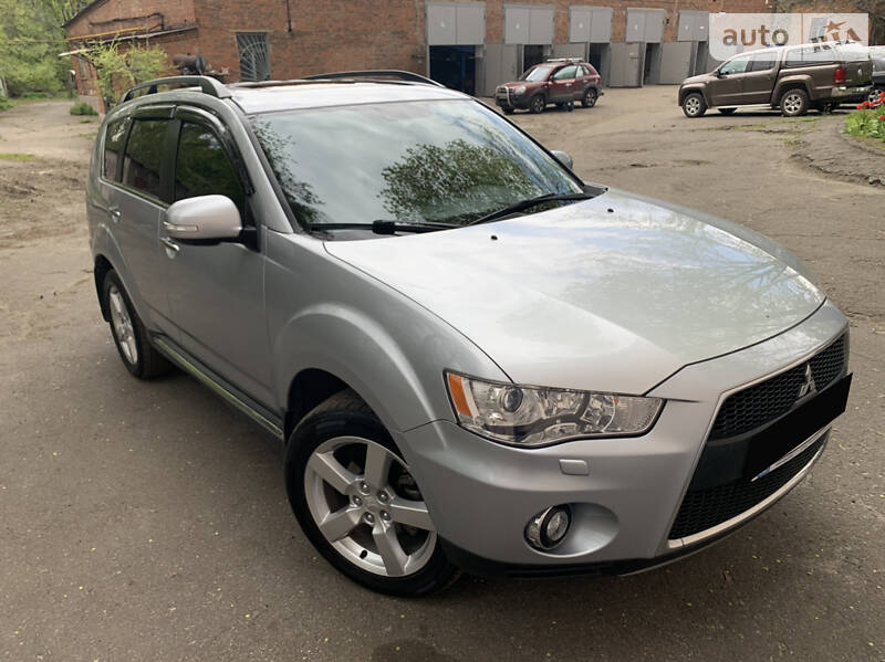Позашляховик / Кросовер Mitsubishi Outlander XL 2011 в Дніпрі