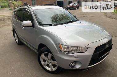 Позашляховик / Кросовер Mitsubishi Outlander XL 2011 в 