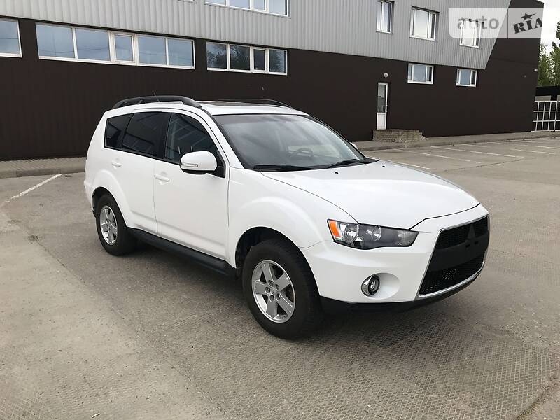 Позашляховик / Кросовер Mitsubishi Outlander XL 2011 в 