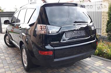 Позашляховик / Кросовер Mitsubishi Outlander XL 2009 в 
